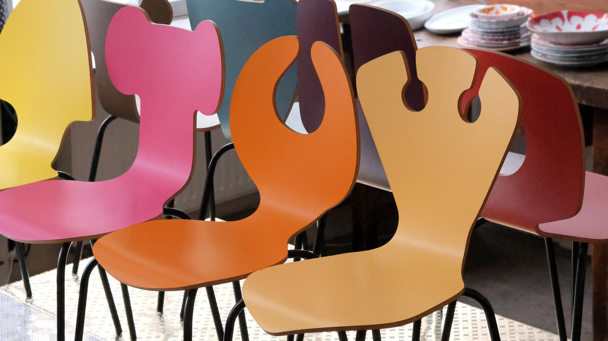 Les 10 chaises font leur entrée dans les collections du Mobilier National.