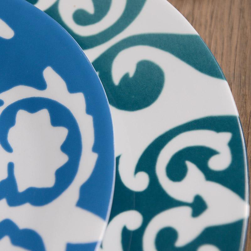 détail motifs d'inspiration ouzbek d'assiettes colorées en porcelaine - tsé tsé