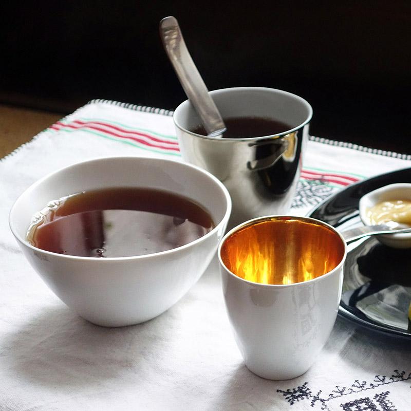 bol blanc et tasses or et platine en porcelaine de forme irrégulière - tsé tsé