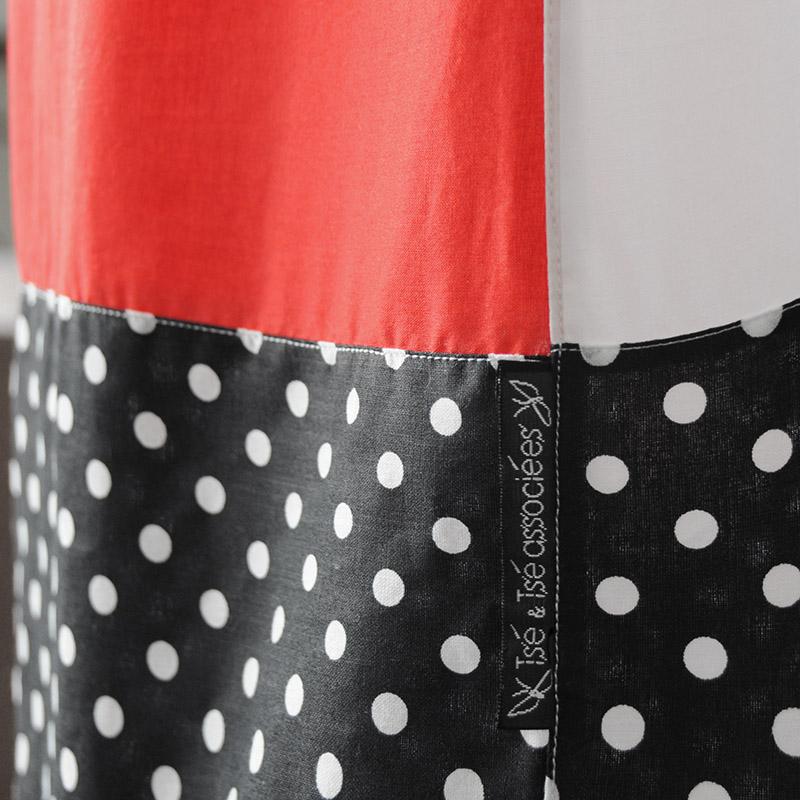 zoom sur le détail de la manche à air 100% coton noir rouge et blanc - tsé tsé