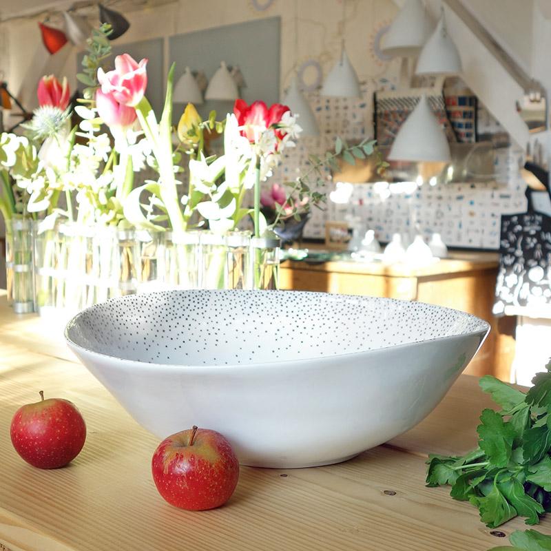 plat à fruits de forme irrégulière en porcelaine blanche avec des confettis argentés - tsé tsé