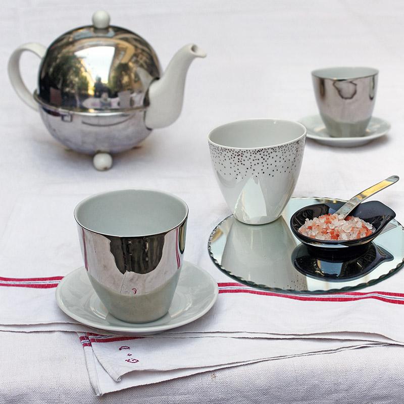 tasses et théière blanc et argent - tsé tsé