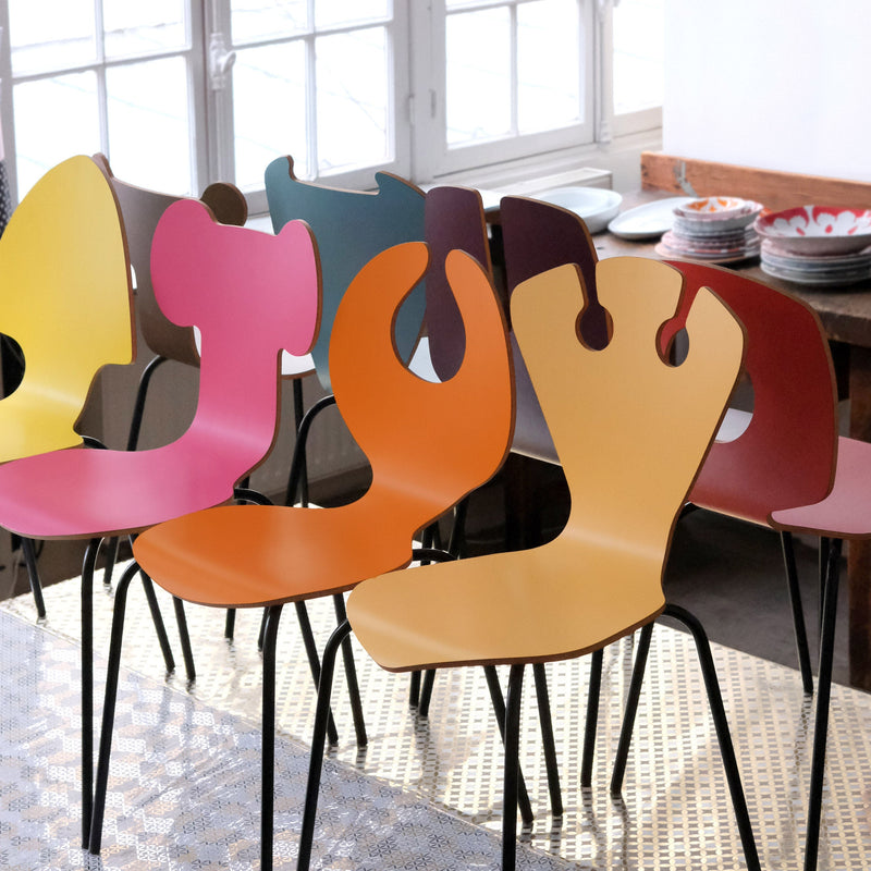 Les 10 chaises font leur entrée dans les collections du Mobilier National.