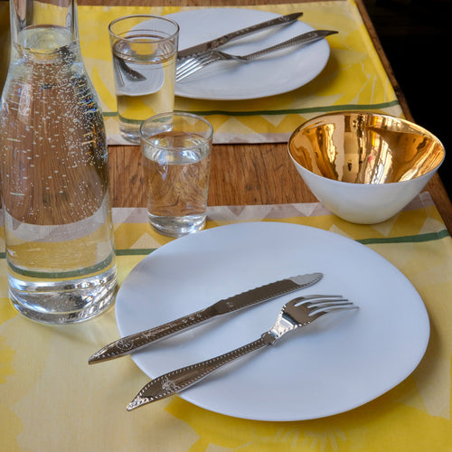 Table tête à tête avec vaisselle Tsé & Tsé