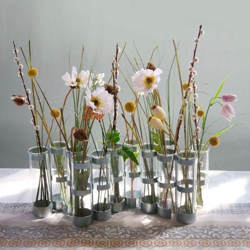 Vase design avec tubes articulé et grands fleurs. Vase d'avril XXL Tsé & Tsé