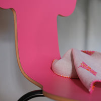 THE SHY CHAIR, pink