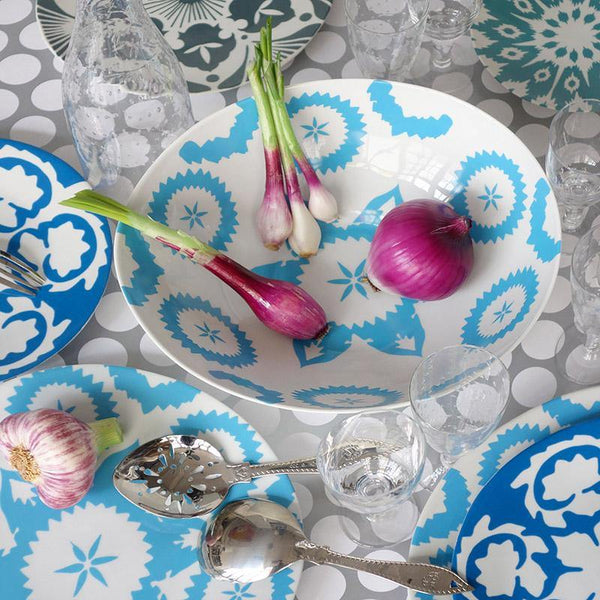 collection de vaisselle bleue et blanche d'inspiration ouzbek - tsé tsé