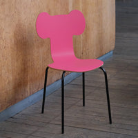 THE SHY CHAIR, pink