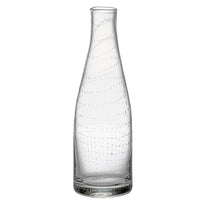 carafe en verre incrusté de petites bulles sur fond blanc - tsé tsé