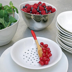 coupelle blanche perforée pour laver et égoutter des fruits rougse - tsé tsé