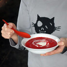 compote rouge dans une petite assiette creuse blanche de forme irrégulière - tsé tsé