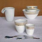tasses en porcelaine blanche avec spirale or tsé & tsé - tsé tsé